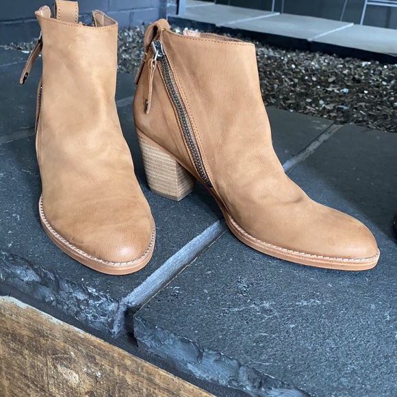Dolce Vita Jaeger Booties Brown Leather 